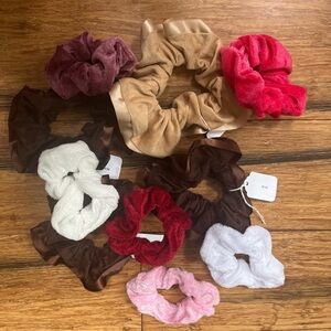 Hair scrunchies (EVERYTHING SEEN)